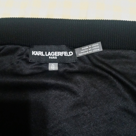 Black and White Zigzag Patterned Skirt - Picture 4 of 4